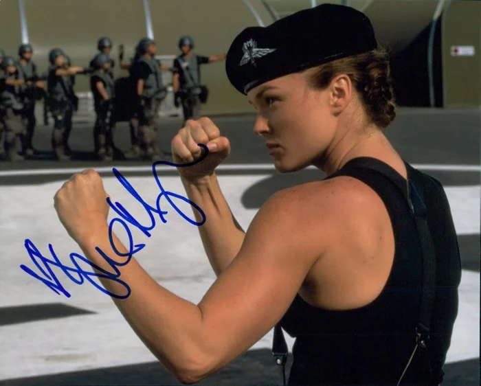 Dina Meyer autograph