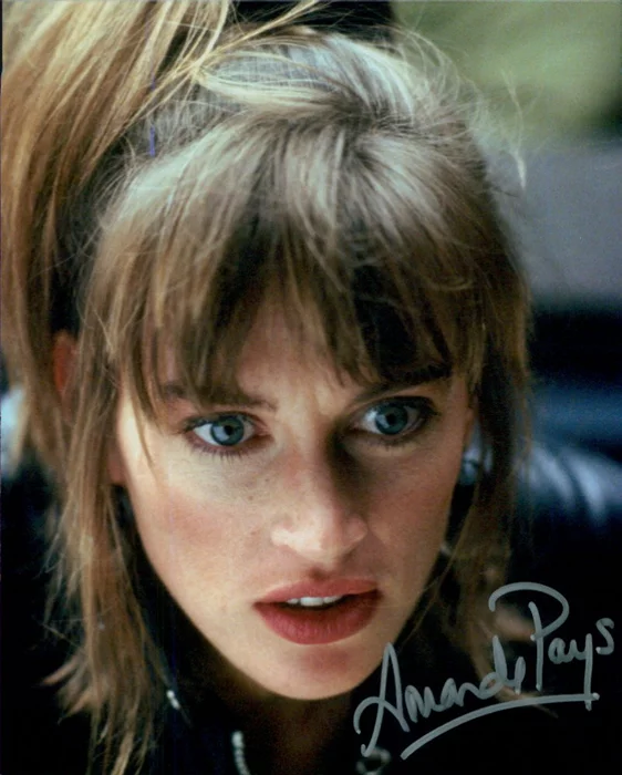 Amanda Pays autograph