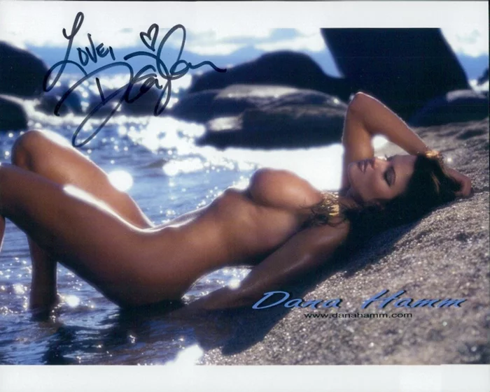 Dana Hamm autograph