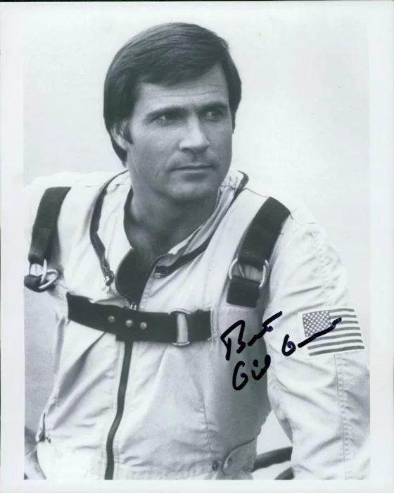 Gil Gerard autograph