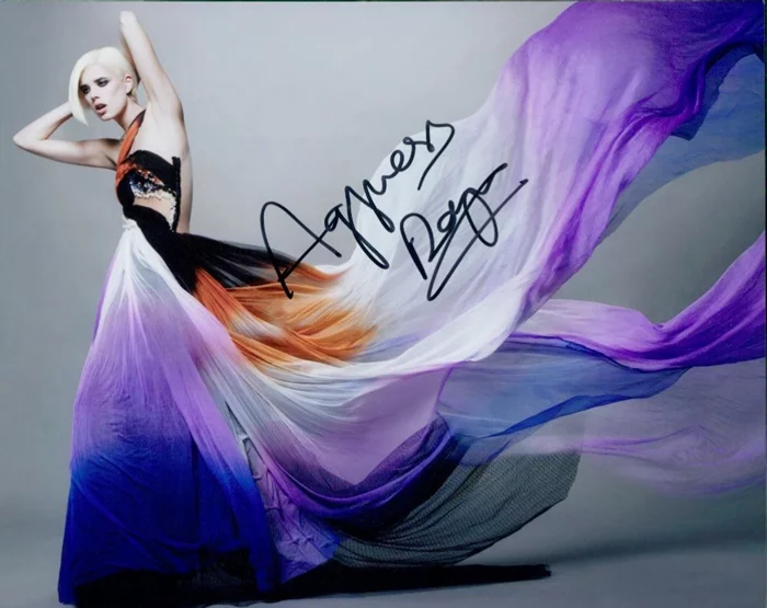 Agyness Deyn autograph