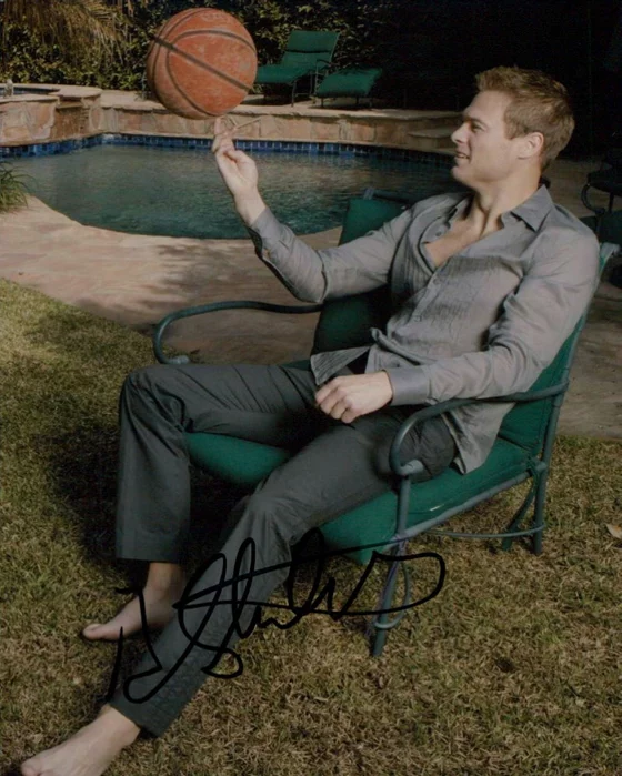 George Stults autograph