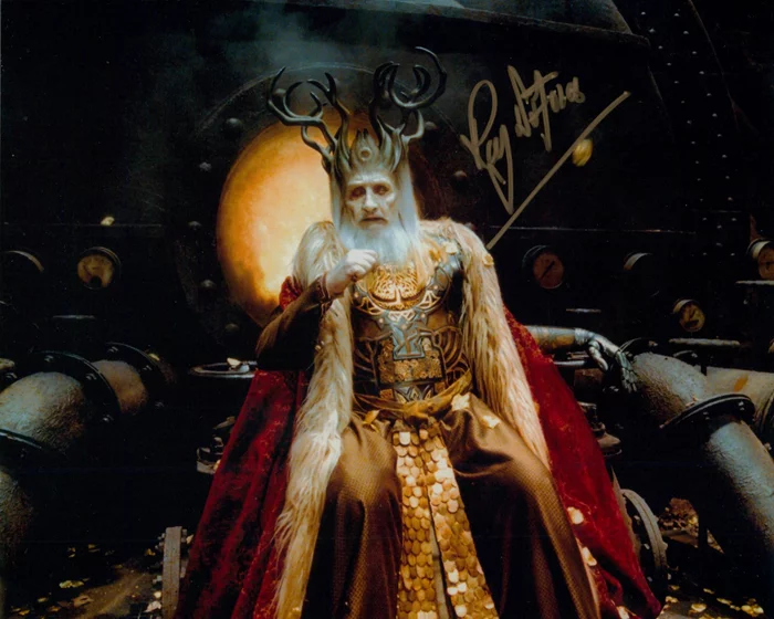Roy Dotrice autograph
