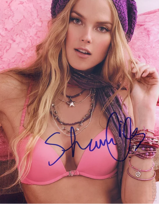 Shannan Click autograph