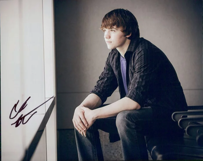 Joel  Courtney autograph