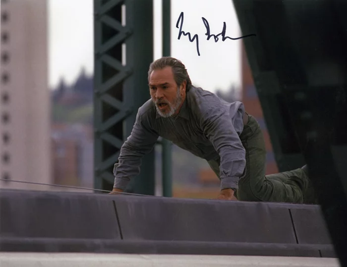 Tommy Lee Jones autograph