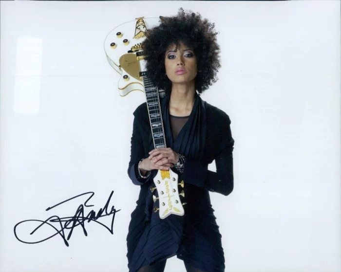 Andy Allo autograph