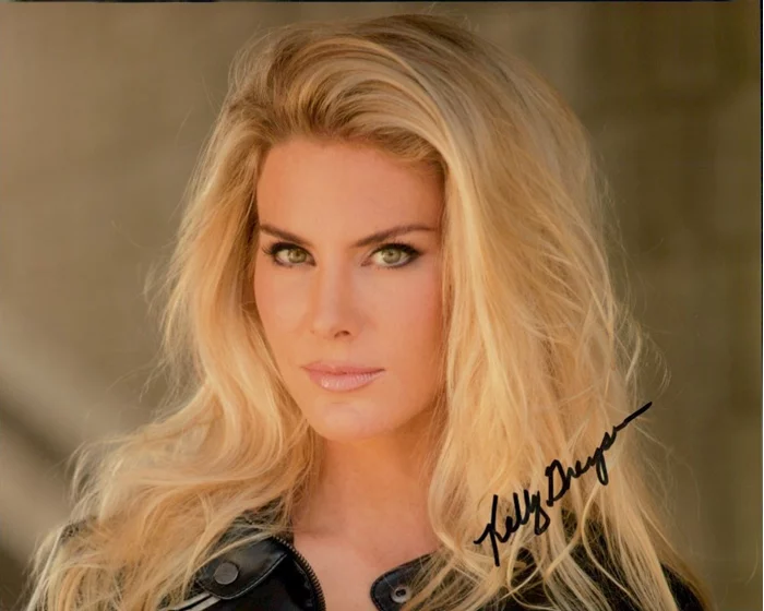 Kelly Greyson autograph