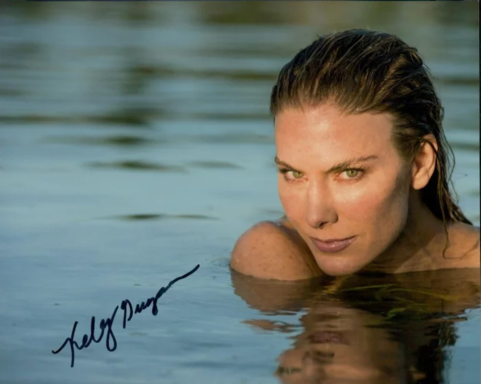 Kelly Greyson autograph