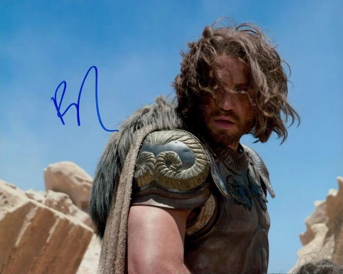 Edgar Ramirez autograph