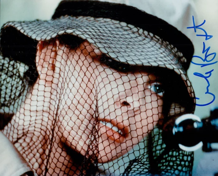 Carole Bouquet autograph