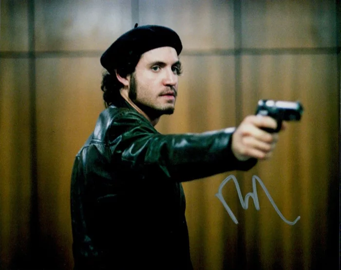 Edgar Ramirez autograph