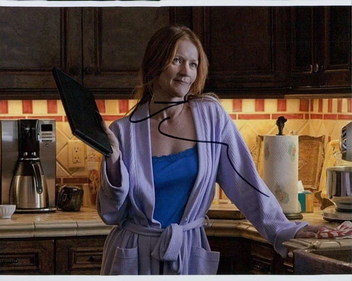 Paula Malcomson autograph