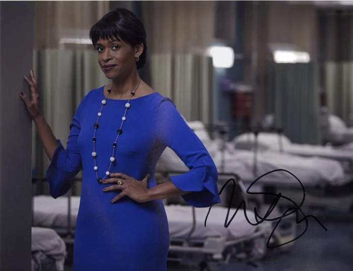 Merrin Dungey autograph