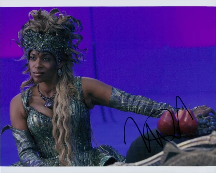 Merrin Dungey autograph