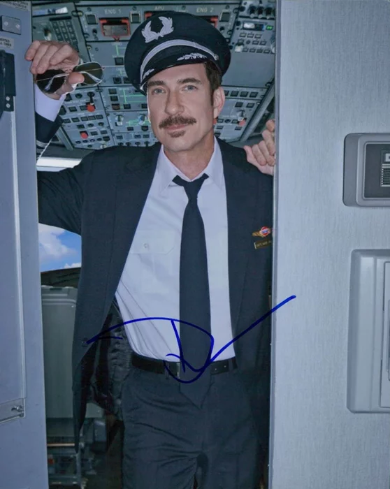 Dylan McDermott autograph
