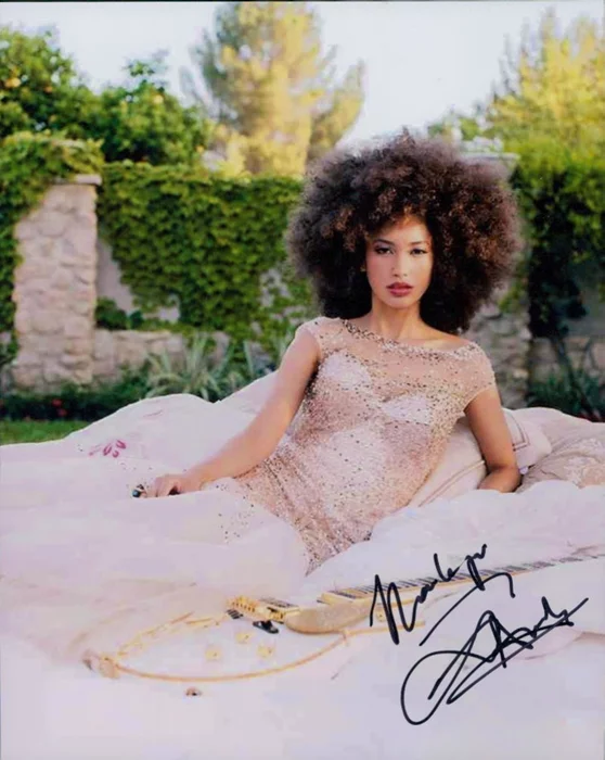 Andy Allo autograph