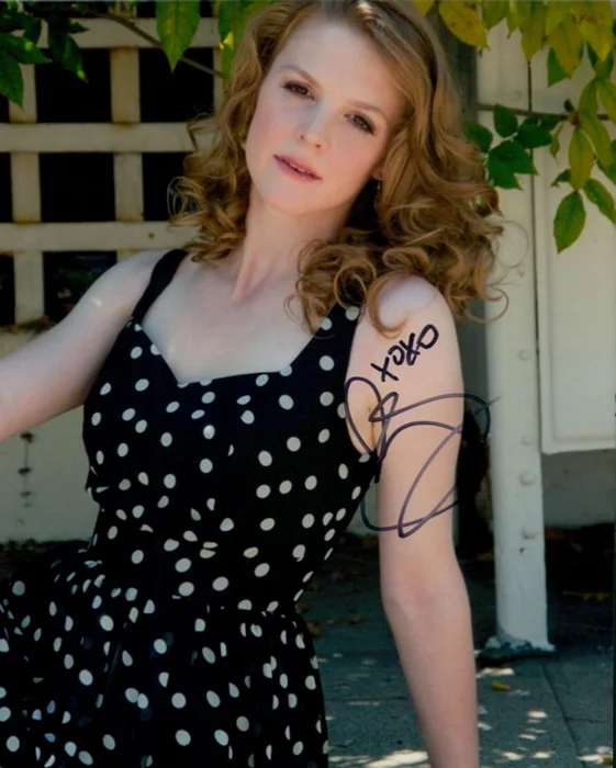 Ashley Bell autograph