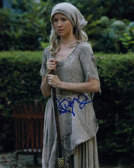 Jessy  Schram autograph