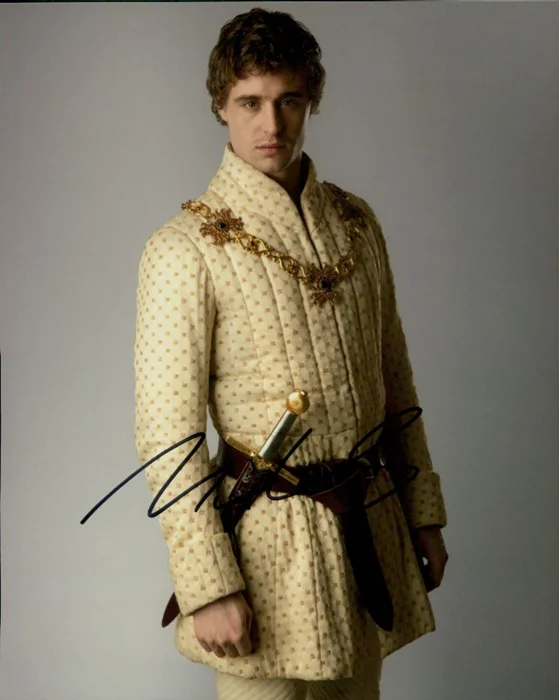 Max Irons autograph