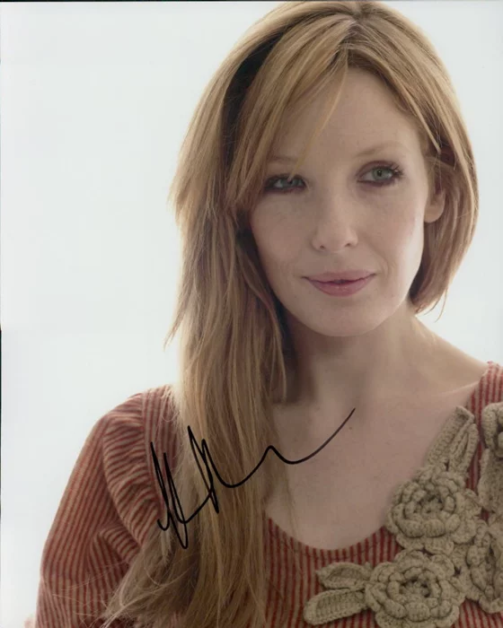 Kelly Reilly autograph