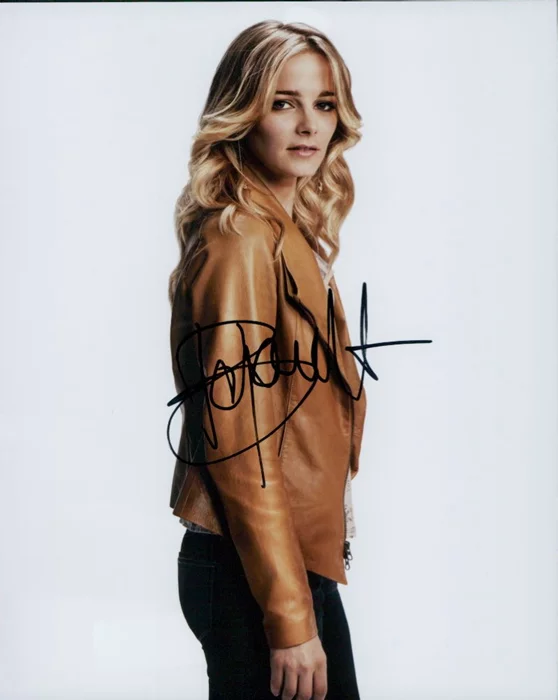 Bojana  Novakovic autograph