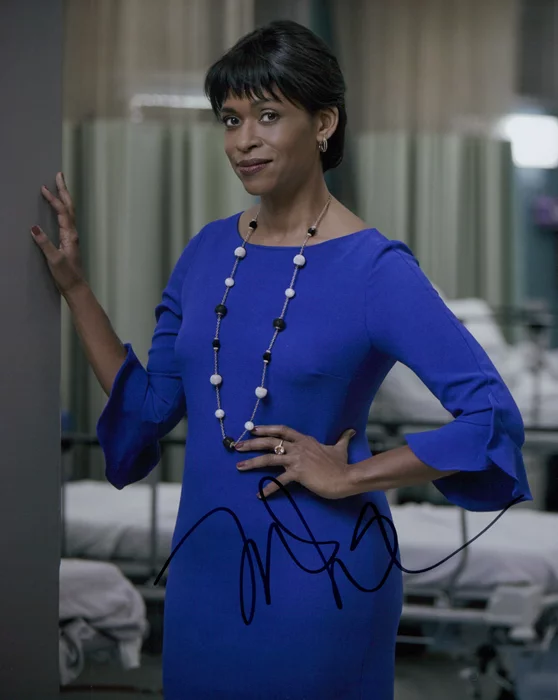 Merrin Dungey autograph