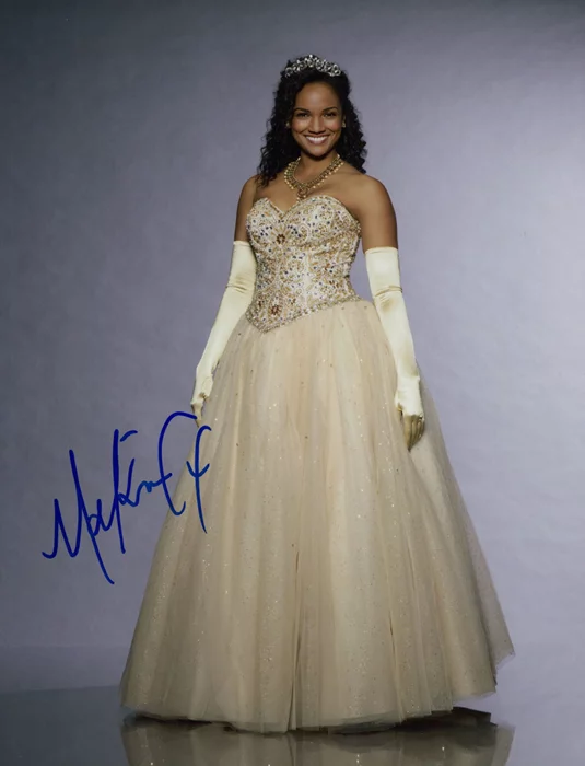 Mekia Cox autograph