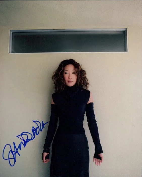 Sandra Oh autograph