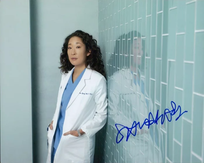Sandra Oh autograph