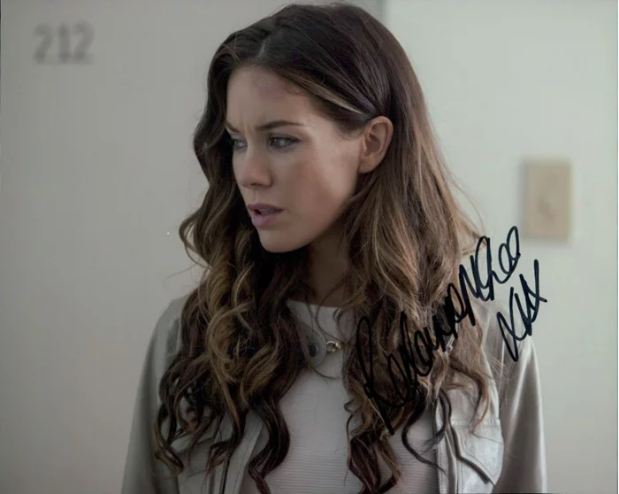 Roxanne McKee autograph