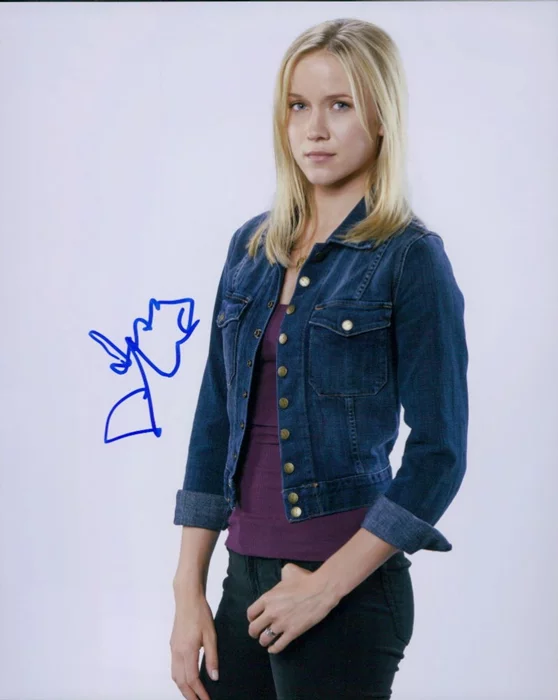 Jessy  Schram autograph