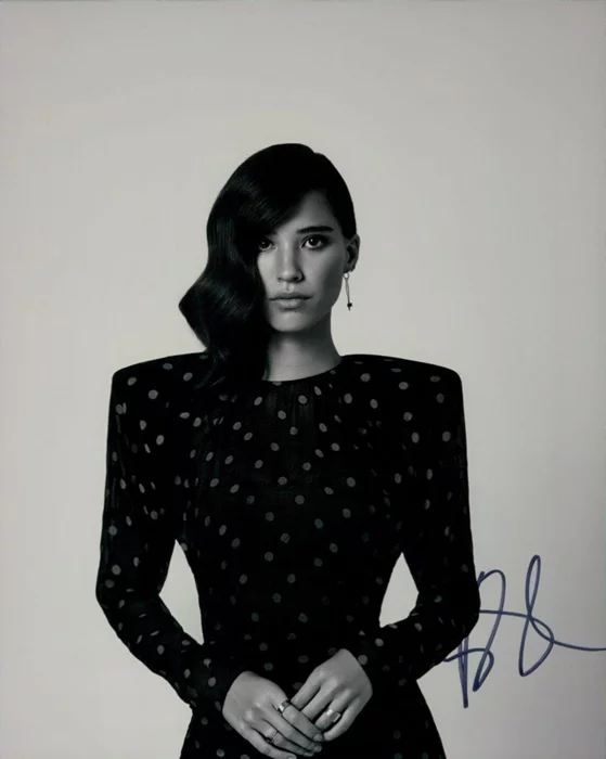 Kelsey Chow autograph
