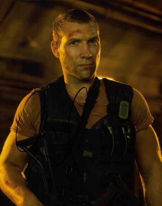 Jai Courtney autograph