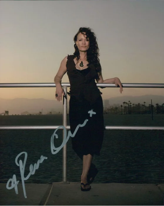 Rena Owen autograph