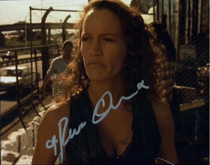 Rena Owen autograph
