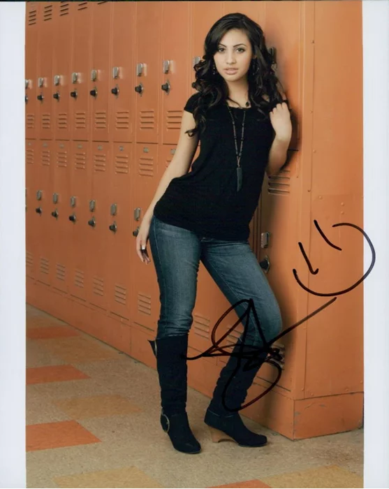 Francia Raisa autograph