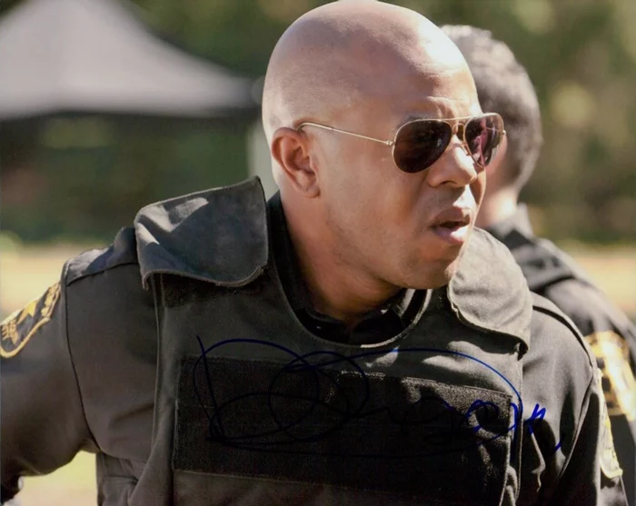 Rockmond Dunbar autograph