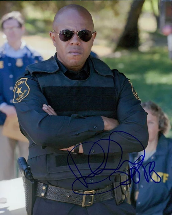 Rockmond Dunbar autograph