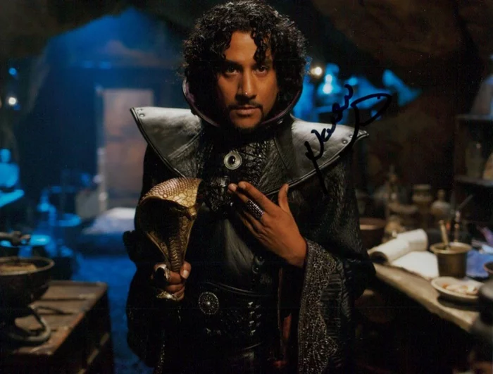 Naveen Andrews autograph