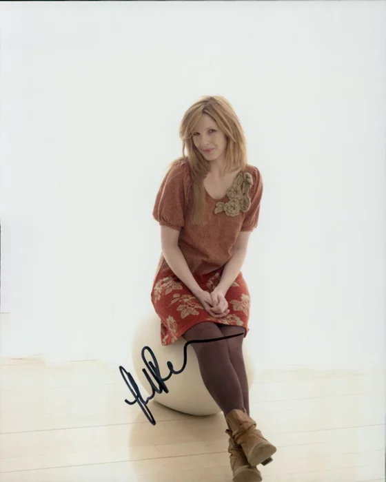 Kelly Reilly autograph