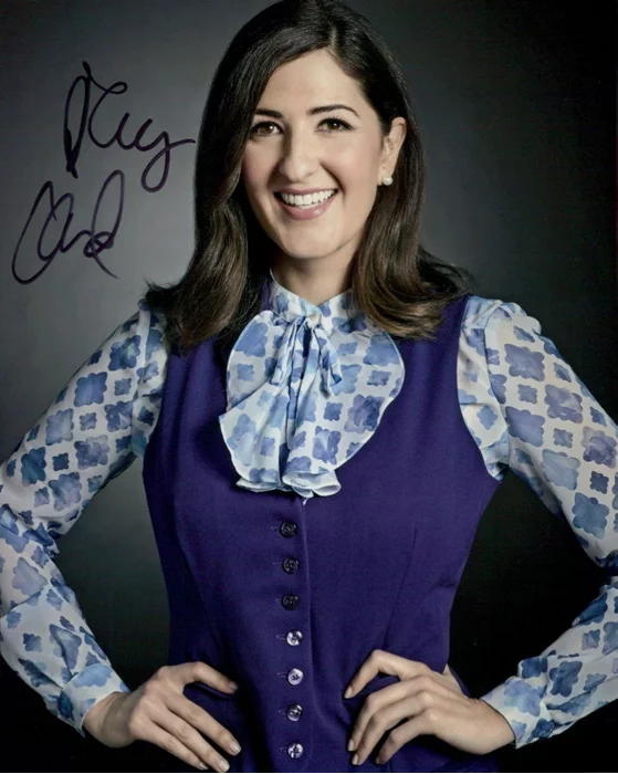 D�Arcy Carden autograph
