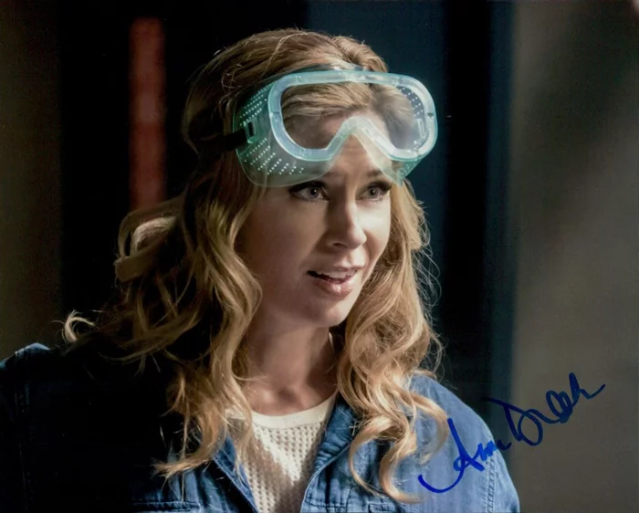 Anne Dudek autograph