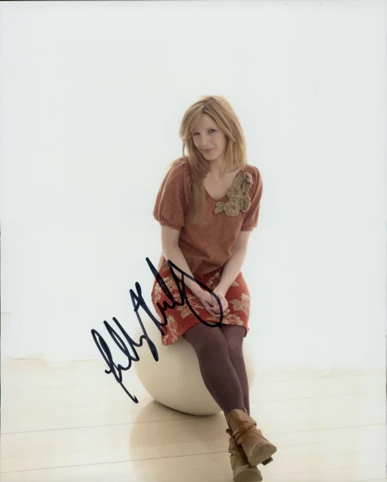 Kelly Reilly autograph