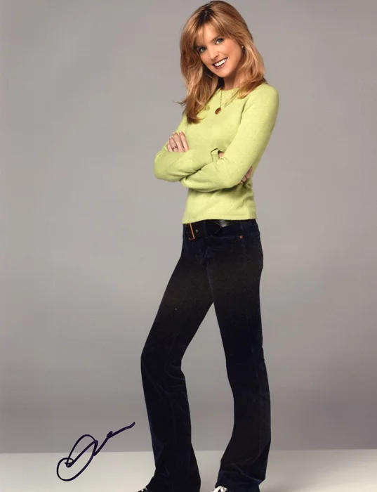 Courtney Thorne-Smith autograph