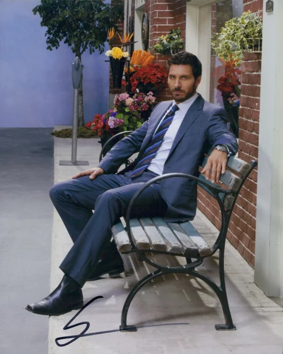 Ed Quinn autograph