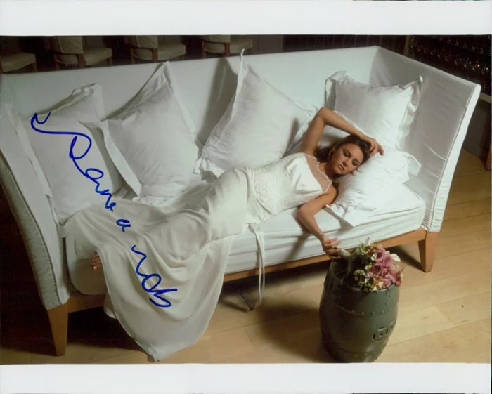 Samaire Armstrong autograph