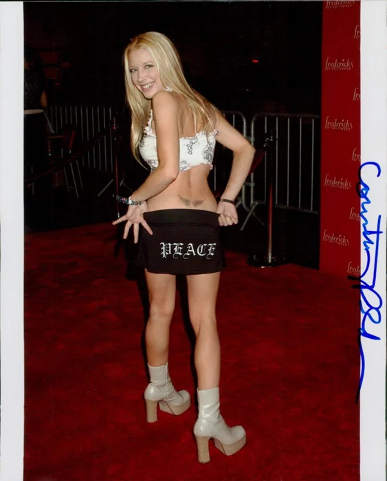 Courtney Peldon autograph