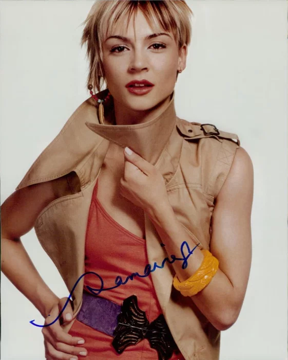Samaire Armstrong autograph