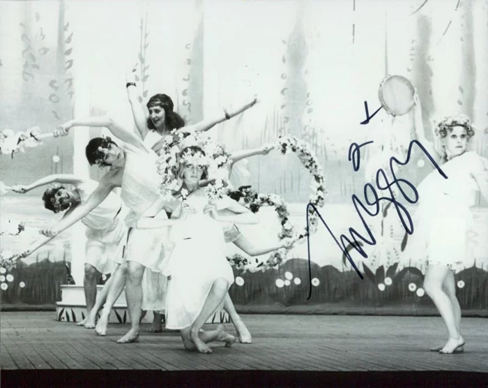 Twiggy Lawson autograph